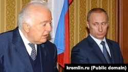პრეზიდენტი ედუარდ შევარდნაძე (მარცხნივ) და პრეზიდენტი ვლადიმირ პუტინი. 2003 წლის 6-7 მარტი