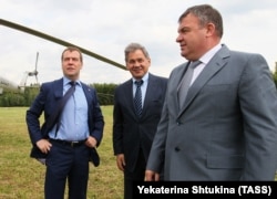 ანატოლი სერდიუკოვი, დმიტრი მედვედევი და სერგეი შოიგუ