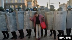 Policija tokom demonstracija 20. septembra 2020 u Minsku