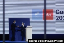 Foștii co-președinți ai formațiunii, Dan Barna și Dacian Cioloș și-au împărțit gestionarea evenimentelor de la Congresul de sâmbătă.