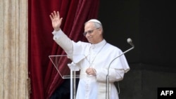 პაპმა წმინდა პეტრეს მოედანზე შეკრებილ 100 ათასამდე ადამიანს მიმართა.