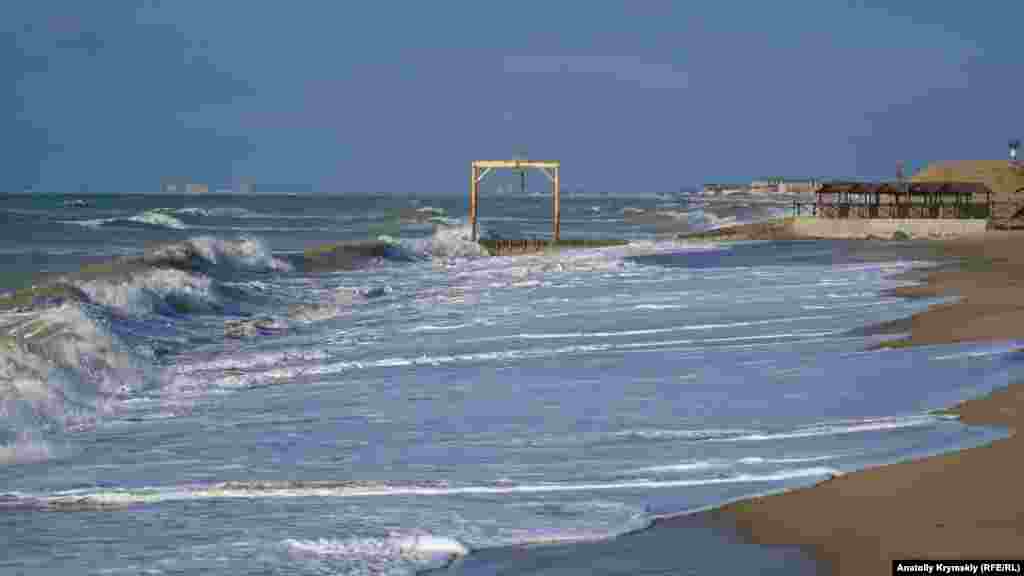 На пляже санатория «Полтава-Крым»