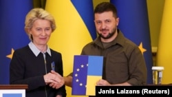 Голова Єврокомісії Урсула фон дер Ляйєн і президент України Володимир Зеленський. Україна, Київ, 8 квітня 2022 року