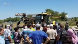 Бульдозеры, скорая, «поляна простеста» – конфликт жителей и застройщиков (видео) Бульдозеры, скорая, «поляна простеста» – конфликт жителей и застройщиков (видео)