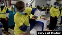 Priprema vakcine kompanija Pfizer-BioNTech za distribuciju u SAD