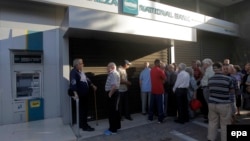 Redovi ispred bankomata, 29. juni 2015.