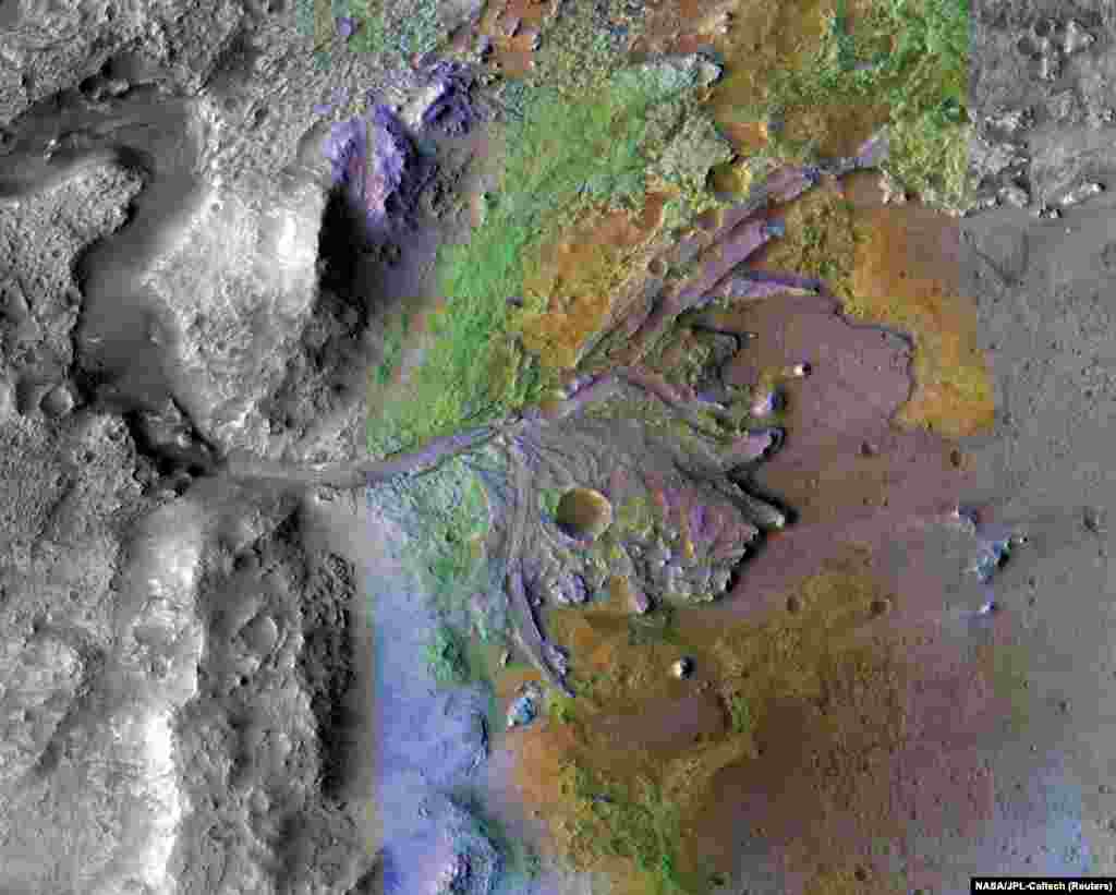 Krater Jezero na Marsu: ušće koje je napravila voda i sedimentacija prikazani na fotografiji sa 'lažnom' bojom