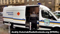 Наразі, як повідомляє пресслужба столичної підземки, станції «Хрещатик» і «Майдан Незалежності» перевірені та відчинені для пасажирів