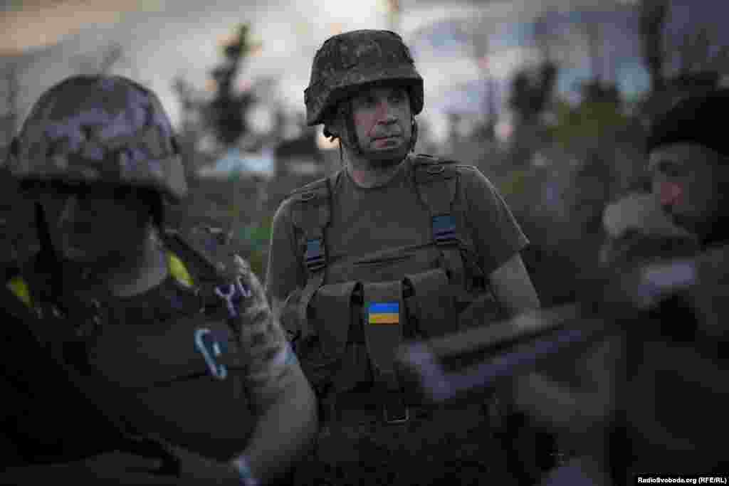 Полковник "Тихий" (в центре), один из старших офицеров батальона "Донбасс"