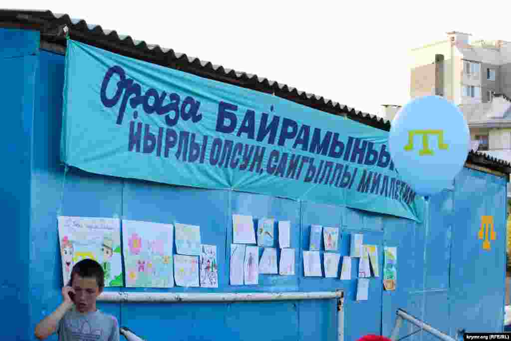  На обозрение были представлены детские рисунки по теме «Къырым – меним Ватаным» (Крым – моя Родина)