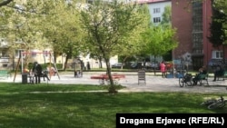 Roditelji sa djecom u parkovima u Sarajevu, april 2020.