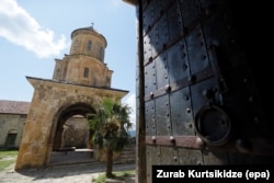 გელათის მონასტრის ეზო