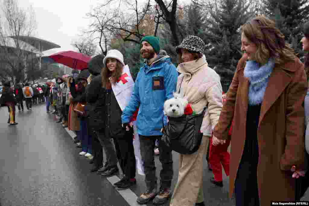 28 დეკემბერს გაიმართა აქცია „ერთობის ჯაჭვი“. აქციაში მთელი საქათველო მონაწილეობდა. ხალხი თბილისსა და რეგიონებში ქუჩებში გამოვიდა და ცოცხალი ჯაჭვი შეკრა. 