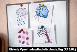 Рисунки детей. По словам педагогов, разрисовывание помогает развивать мелкую моторику