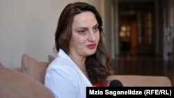 თეონა დოლენჯაშვილი