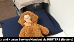 Dječja igračka u jednom od mjesta za djecu migranata razdvojenu od roditelja