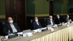 د ايران د کابينې غړو له کرونا څخه بچ کېدو لپاره ماسکونه اغوستي دي