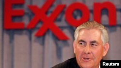 Tilerson je početkom 1990-ih bio zadužen za većinu Eksonovih poslovnih operacija u inostranstvu