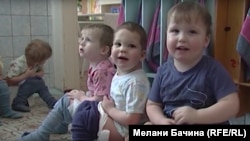 Дети в доме ребенка в Новосибирске