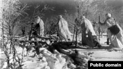 Группа советских разведчиков в маскхалатах во время Зимней войны