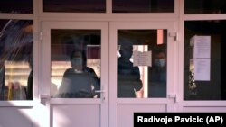 Medicinski radnici u školi u Banjaluci, ilustracija