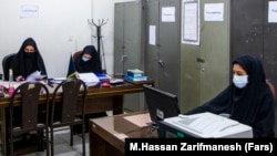 Prema novom naređenju, službenice u vladi će biti otpuštene ako njihove profilne slike na društvenim mrežama nisu u skladu sa islamskim zakonima.