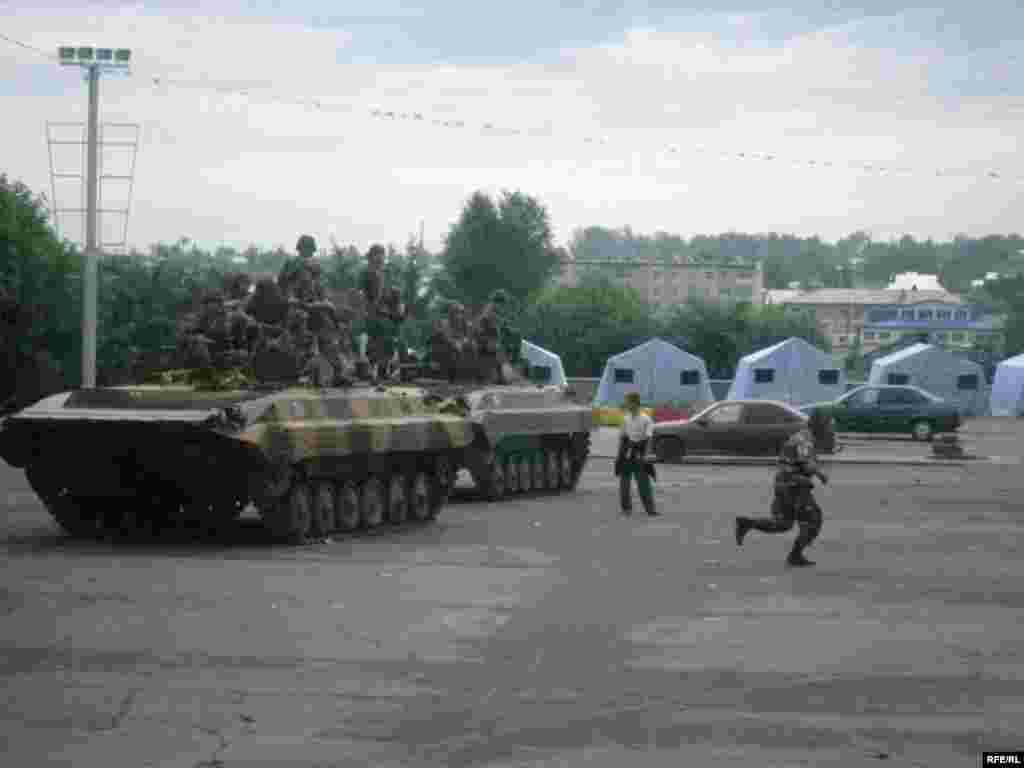 Надзвичайний стан було введено в Оші після зіткнень між киргизами і місцевими узбеками