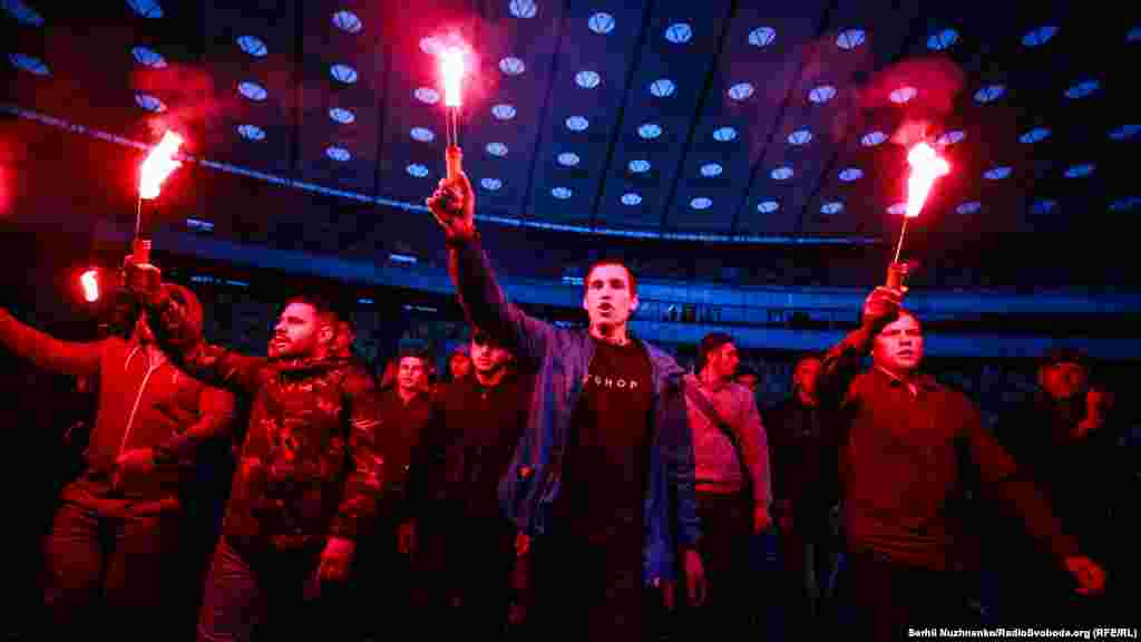 Серед організаторів акції – громадська організація «Асоціація вболівальників АР Крим» і творче об'єднання # BABYLON'13