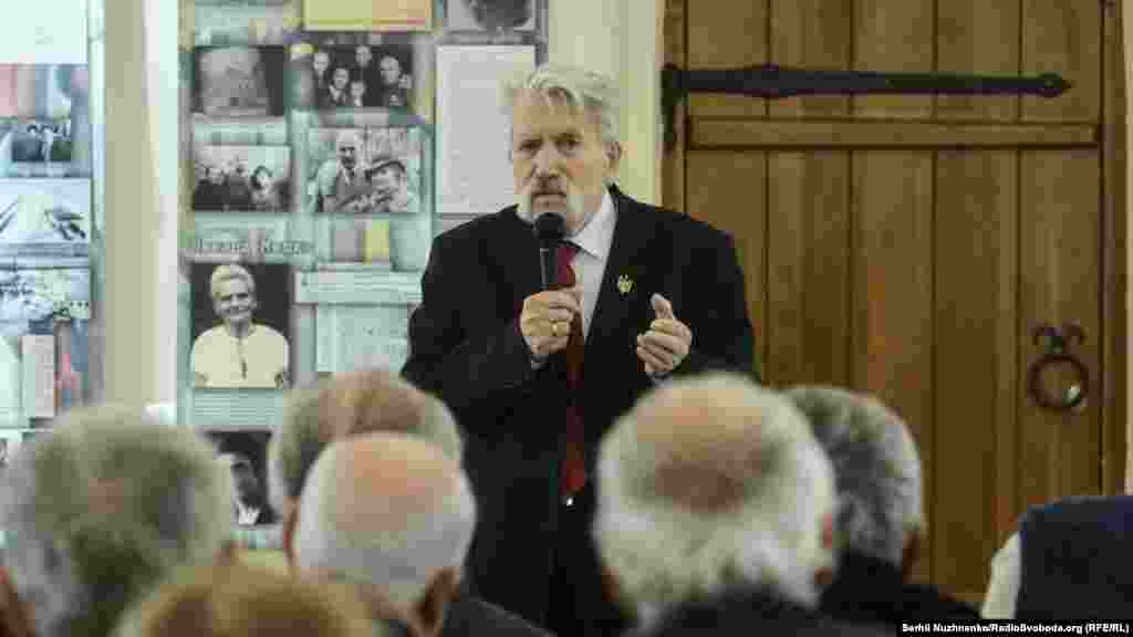 Левко Лук'яненко на фотовиставці «В’язні сумління» з нагоди 40-річчя створення Української Гельсінської групи