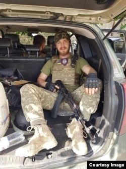 შოთა ბითაძე 2023 წლის მარტში, სანამ აფეთქებისას მარჯვენა ხელს დაკარგავდა.