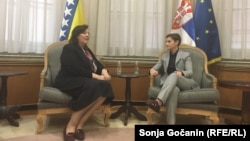 Aida Smajić (lijevo), ambasadorka BiH, prilikom prvog susreta po preuzimanju ambasadorske dužnosti sa Anom Brnabić, premijerkom Srbije, 29. novembra 2019. u Beogradu. 