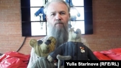 Художник Василий Слонов и его ватные медведи