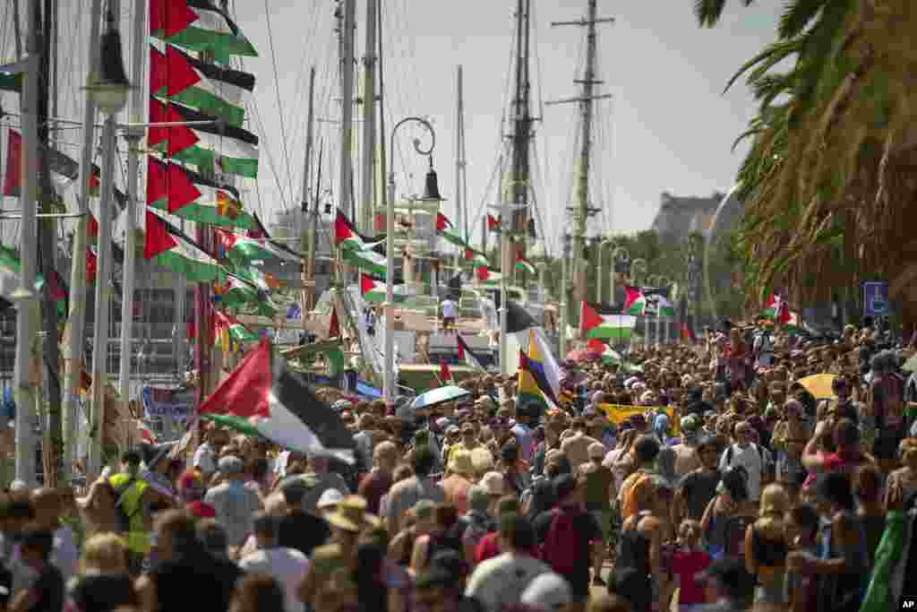 Globalna flotila Sumud prevozi hranu, vodu i lijekove. Aktivisti na brodu zahtijevaju siguran prolaz za dostavu prijeko potrebne pomoći i otvaranje humanitarnog morskog koridora, navodi se u saopštenju. U ratu koji traje skoro 23 mjeseca poginulo je više od 63.000 ljudi, a najmanje 332 Palestinaca je umrlo od neuhranjenosti, uključujući 124 djece, prema podacima Ministarstva zdravstva Gaze koje kontroliše Hamas, pokret koji SAD i Evropska unija smatraju terorističkim.