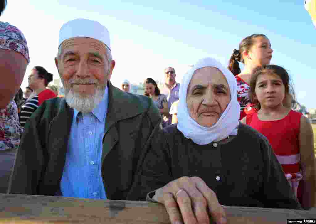 Чествовали самую старшую многодетную маму района, 91-летнюю Алиме Мамбетову, вместе с мужем вырастившую восьмерых детей. 