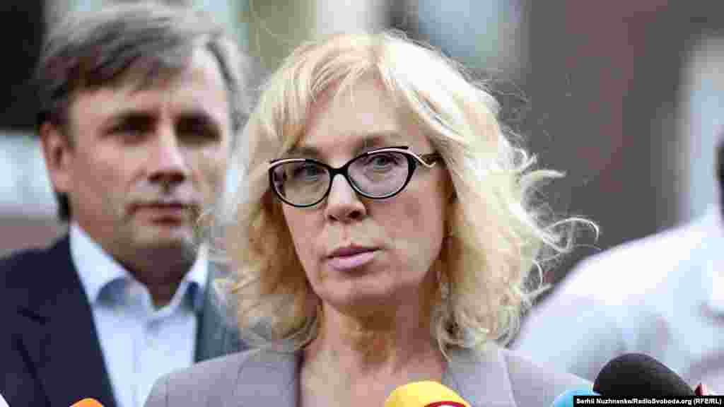 Напередодні зустрічі уповноважена Верховної Ради з прав людини Людмила Денісова розмовляла з Олексадром телефоном. Ось що вона сказала за підсумками телефонної розмови про стан Костенка: «Він дуже втомився, говорити йому важко. Каже, що в нього зламана рука і він потребує допомоги. Подякував за турботу. Він обов'язково пройде медичне обстеження і всю необхідну реабілітацію», – зазначила Денісова.