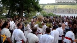 В Запоріжжі вшанували пам'ять загиблих українських військових за звичаєм старовірів В Запоріжжі вшанували пам'ять загиблих українських військових за звичаєм старовірів