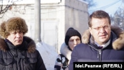 Ильсур Метшин раздаёт обещания жителям Боевой. 13 февраля 2018 года.