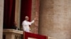 Папа римский Лев XIV впервые обратился к верующим с богородичной молитвой, Ватикан, 11 мая 2025 года