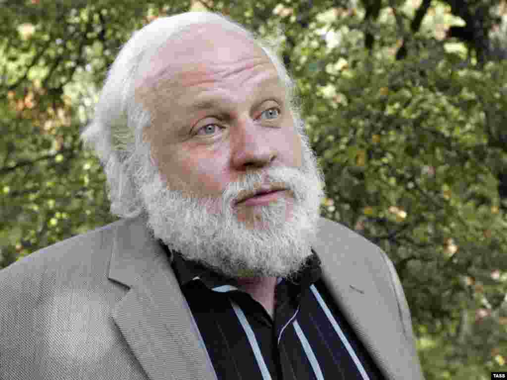 Петр Вайль в пушкинской усадьбе в селе Большое Болдино, 31 октября 2006