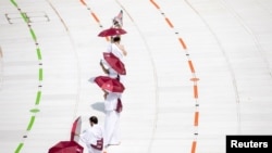 Паломники в Мекке вынуждены двигаться согласно разметке, 29 июля 2020 года