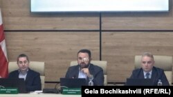 ცესკოში სხდომა ხმაურით მიმდინარეობდა.