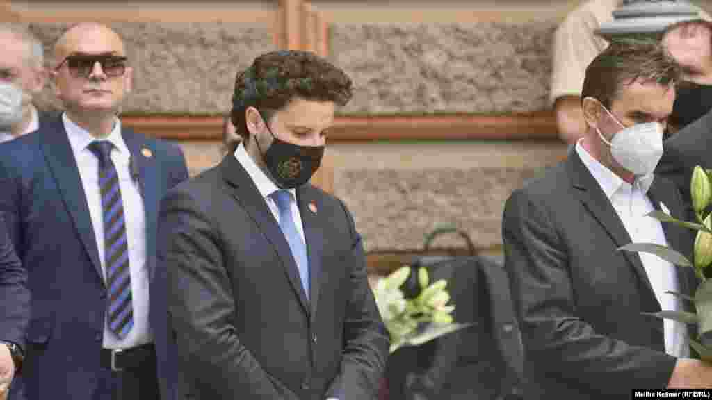 Među okupljenima bili su i političari, kako domaći tako i strani. Počast je odao i potpredsjednik Vlade Crne Gore Dritan Abazović koji je u posjeti BiH. U Skupštini Crne Gore je 17. juna, na prijedlog Bošnjačke stranke i uz podršku opozicijske Demokratske partije socijalista (DPS), izglasana Rezolucija o zabrani negiranja genocida u Srebrenici.