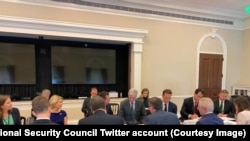 Delegacije Kosova i Srbije na sastanku u Beloj kući, 3. septembar 2020.