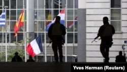 Vojnici ispred zgrade Evropskog parlamenta u Briselu, 17. novembar 2015