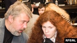 Сотрудник "Новой газеты" Сергей Золовкин считает единство главного редактора "Новой" и ее обозревателя нелогичным и с политической точки зрения, и с этической