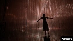 Stotine žena i djevojaka u Južnoj Koreji su meta lažnih seksualno eksplicitnih slika koje se dijele na internetu. Jedna grupa koja dijeli ove slike navodno ima 220.000 članova.