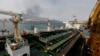 The Iranian oil tanker Fortune is anchored at the dock of the El Palito refinery near Puerto Cabello, Venezuela (archive photo).