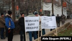 Radnici tvrde da im se duguje 36 plata