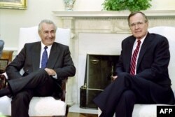 Ante Marković 1989. u Vašingtonu sa tadašnjim predsednikom Sjedinjenih Američkih Država Džoržom Bušom