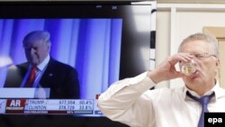 Pojedini ruski poslanici su šampanjcem slavili izbor Donalda Trampa (Foto: Vladimir Žirinovski nazdravlja izboru Trumpa)